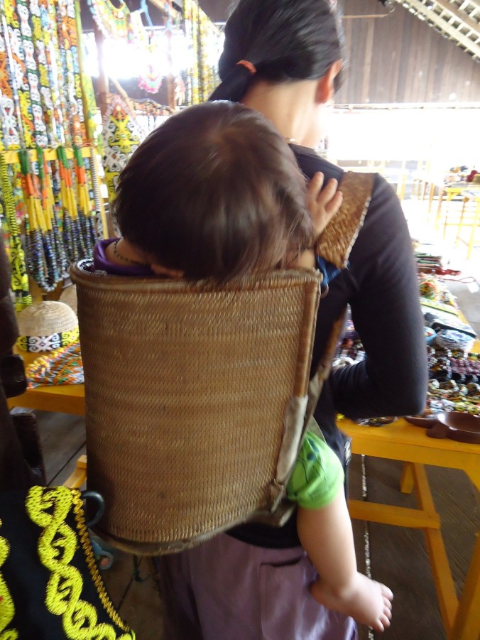 Gendongan Bayi Rotan