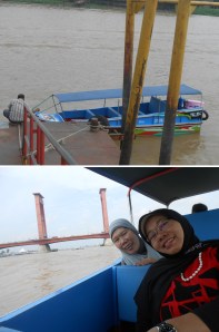 Berperahu menyusuri Musi