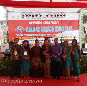 dengan teman2 kantor yang ke Pontianak